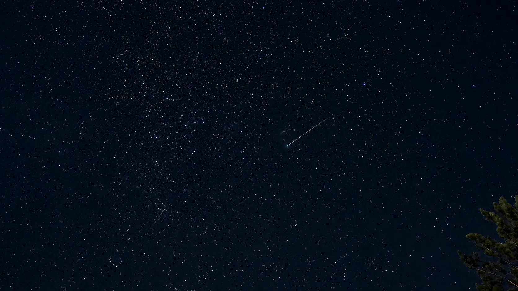 流星划过夜空的画面 01