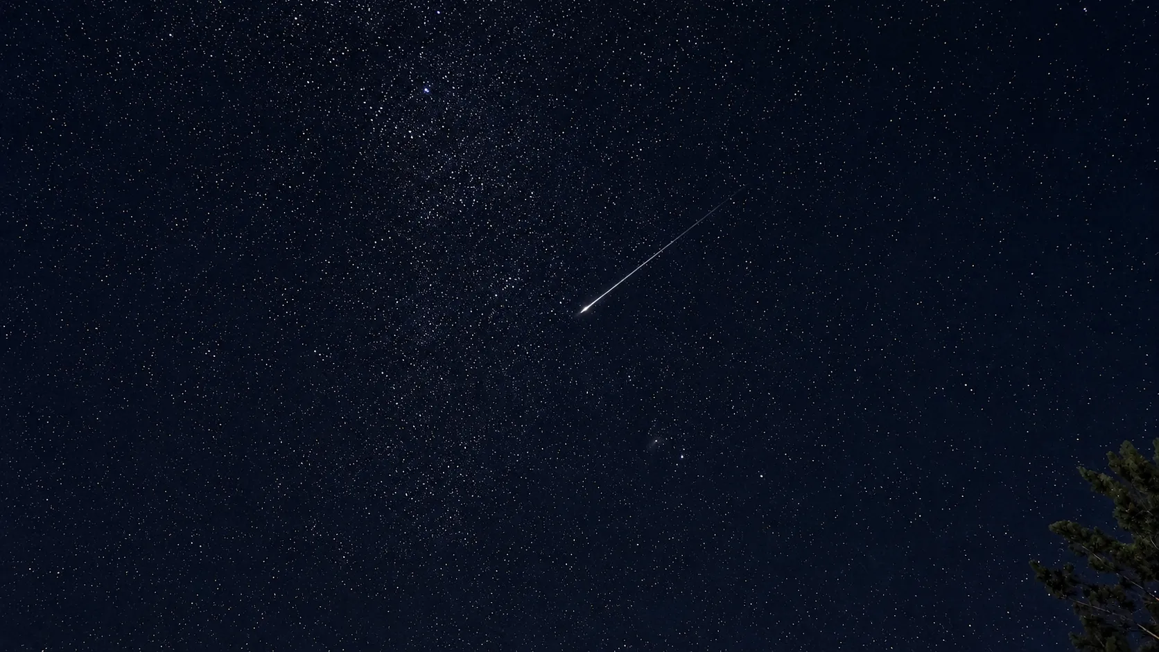 流星划过夜空的画面 02