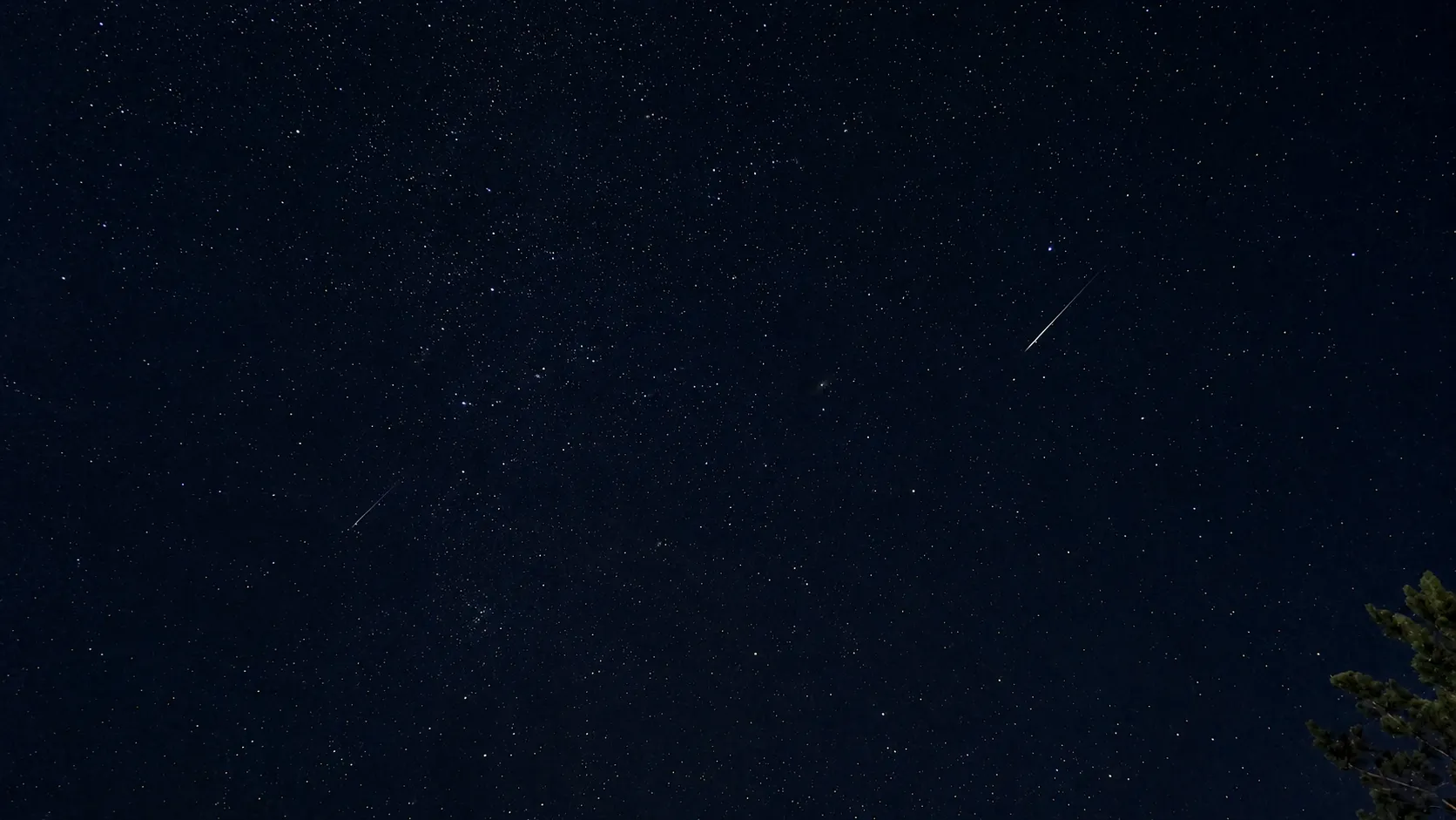 流星划过夜空的画面 03